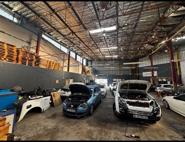 2,397M² WAREHOUSE FOR SALE IN SPRINGFIELD PARK